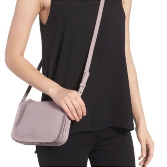 Madewell Simple Convertible Clutch/ Crossbody Bag in Lavender Leather - Picture 2 of 8